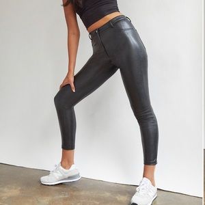 Aritzia Wilfred Free Charm Pant